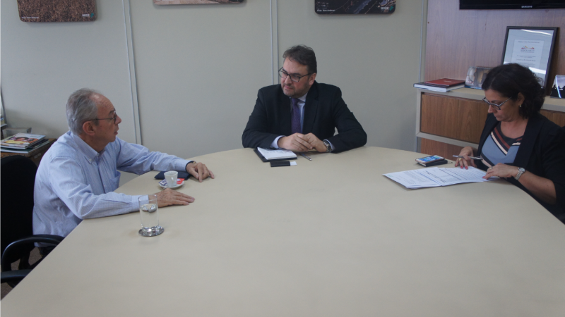 Secretário Evandro Fontana esteve com diretor-geral do Detran Paulo Roberto Kopschina