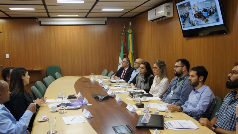 Representantes da AÇOMOLD foram recebidos na Sala do Investidor