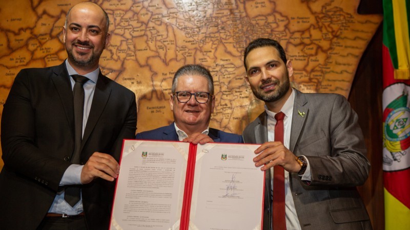 Ranolfo, Maraschin (E) e Cunha, durante evento no Galpão Crioulo no Palácio Piratini