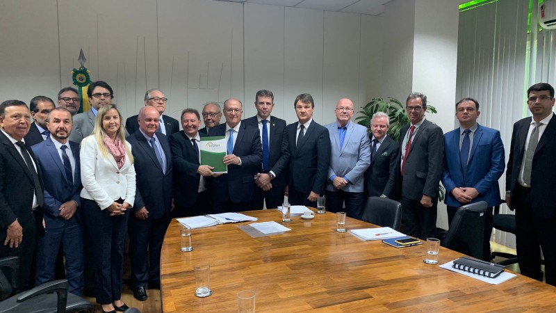 Comitiva foi a Brasília tratar sobre igualdade tributária para o setor de plástico nacional.
