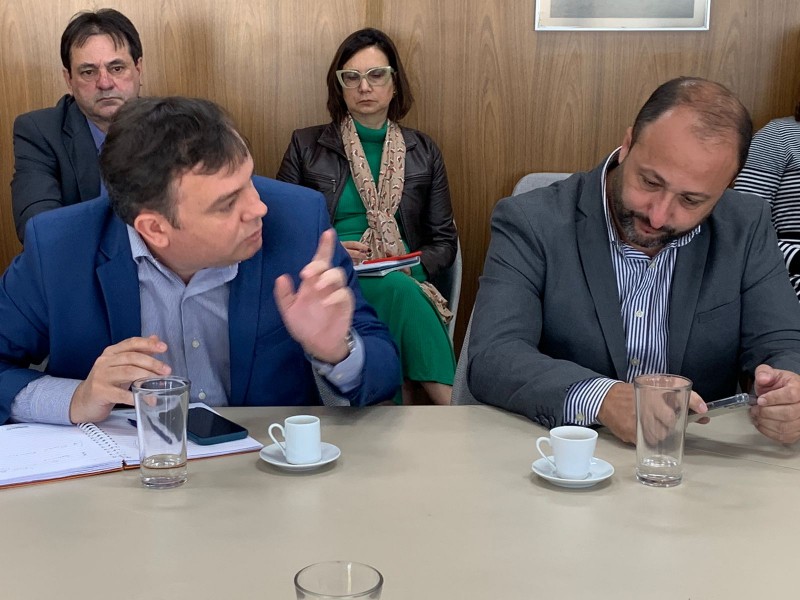 O diretor da Sedec, Leandro Evaldt, e o diretor adjunto, Roger Pozzi, relataram o trabalho do Gabinete Itinerante,