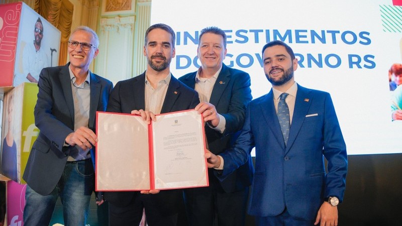 Carlos Mallmann, Eduardo Leite, Luciano Orsi (presidente da Famurs) e Gabriel Souza ressaltaram o sucesso da iniciativa