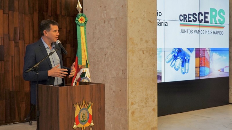 Secretário Ernani Polo falou sobre as ações da Sedec na reunião do Cresce/RS