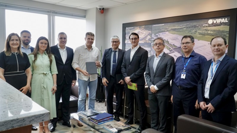 Foto da visita do Secretário a Vipal Borrachas