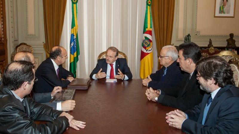 20131030174220foto-reuniao-enerfin-e-governador-edit.jpg