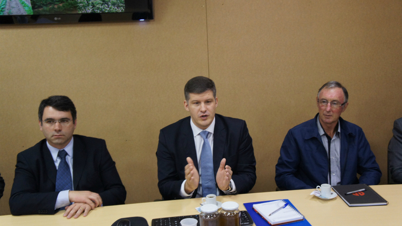 20150811141933secretario-fabio-branco-e-empresario-sergio-detoie.jpg